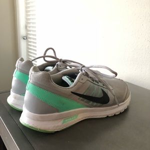 NIKE SNEAKERS